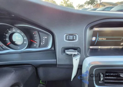 2014 Volvo S60 T5 z USA, uszkodzony, nr VIN YV1612FS5E2296652